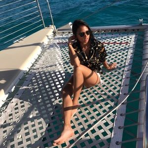 Meet your Posher, Alma